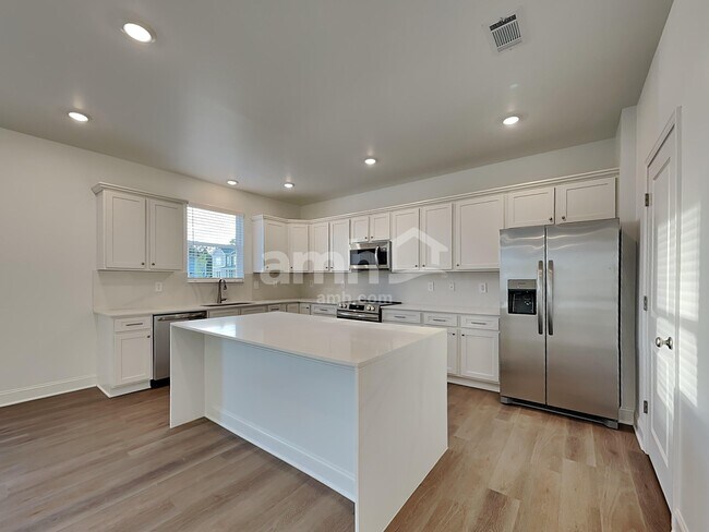Photo - 314 Golucke Way