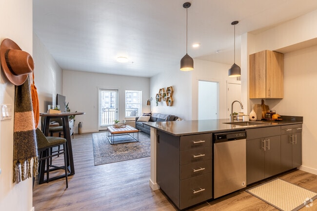 1BR, 1BA - 745SF