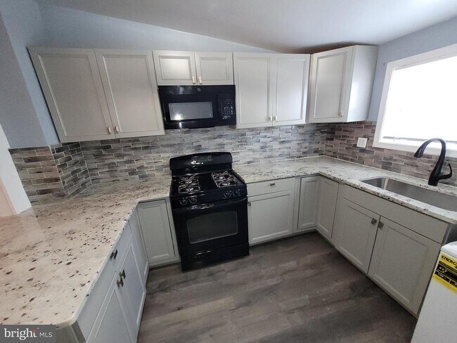 Photo - 617 Archer St