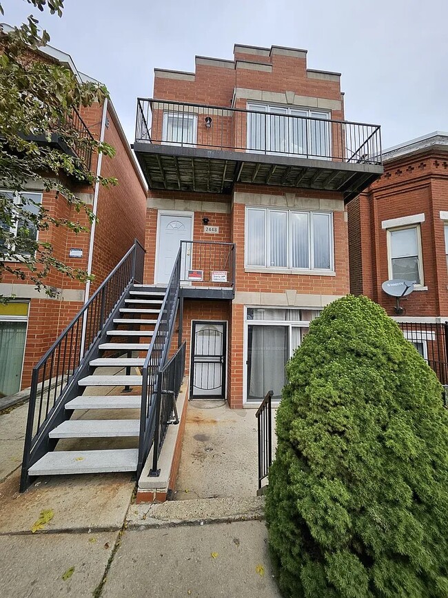Building Photo - 2448 W Grenshaw St Unit 2448 W Grenshaw St #3