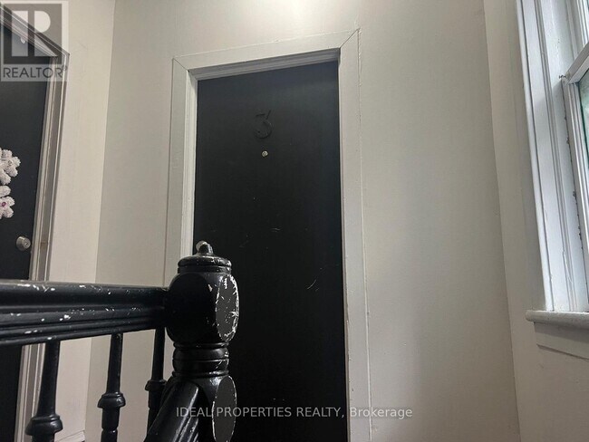 Photo - 277 Bronson Ave