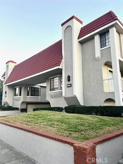 Building Photo - 206 W Cypress Ave Rental