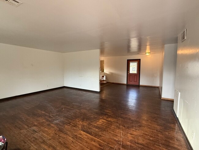 Photo - 310 E 3rd St