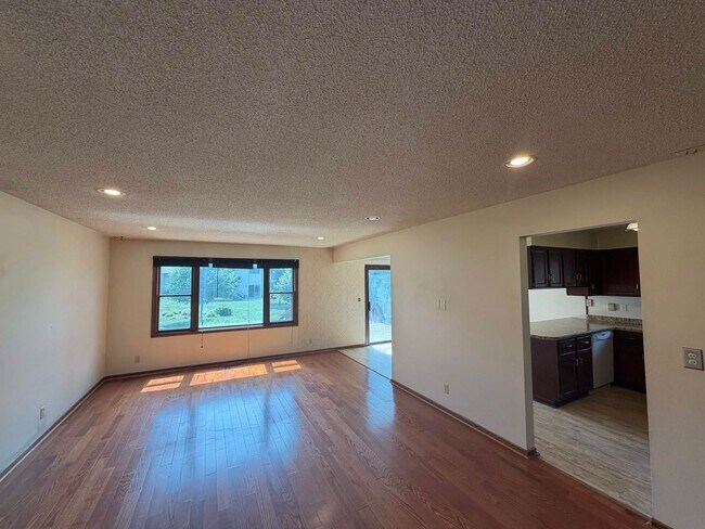 Photo - 3303 Eddy Ln