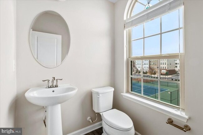 Photo - 6026 Forum Sq