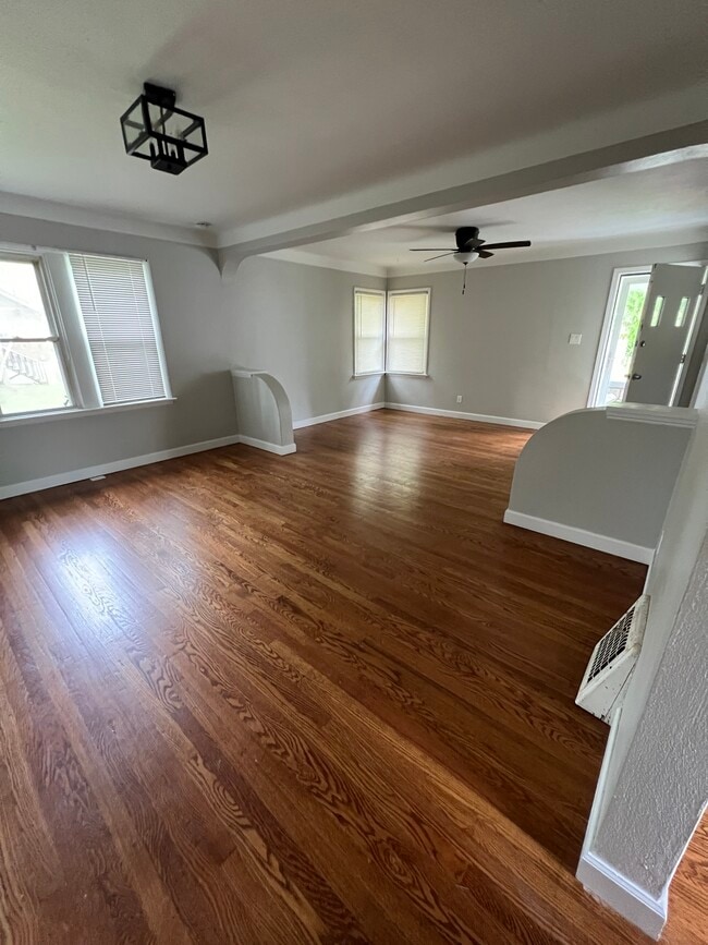 livingroom/dining - 6435 Myron Ave