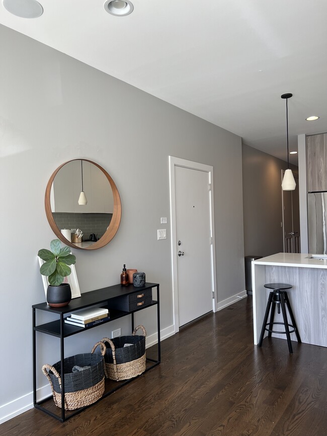 Front Entry - 1534 W Cortez St Unit 2