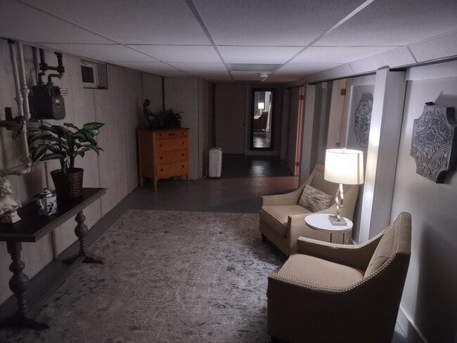 Zona de lectura - 60 E State St Unidad Sherrill NY Hideaway