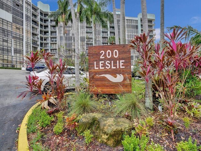Building Photo - 200 Leslie Dr Unit 723 Rental