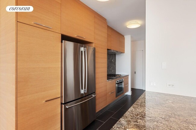 Photo - 170 E 87th St