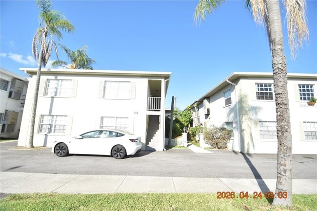 Building Photo - 306 Danube Ave Unit 3