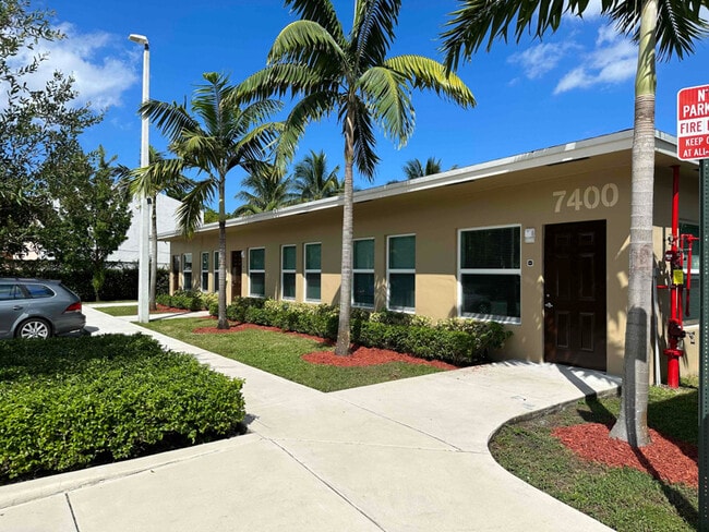 Photo - 7400 SW 10th Ct Apartment Unit 303