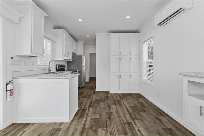 Photo - 14035 W River Rd