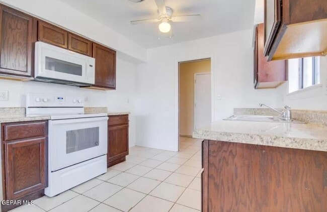 Photo - 1718 Russ Randall St