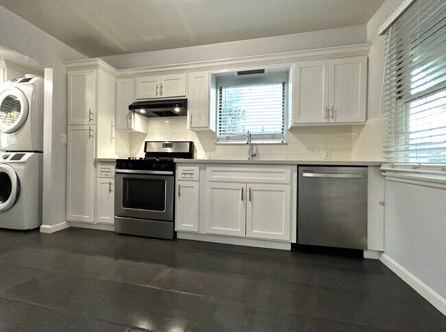 252 N Canyon Blvd