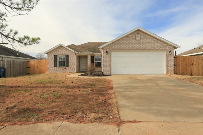 Photo - 900 SW River Rock St