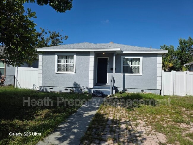 Building Photo - 1425 40th St S