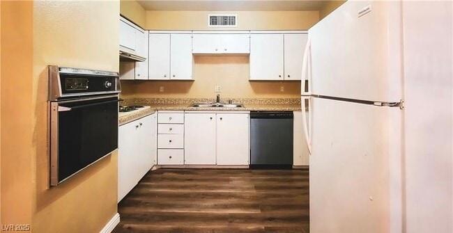 Building Photo - 350 E Desert Inn Rd Unit E201 Rental