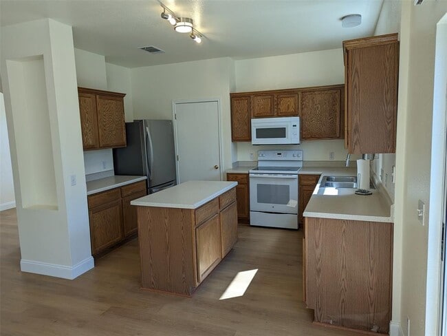 Photo - 4717 Lake Champlain Ln