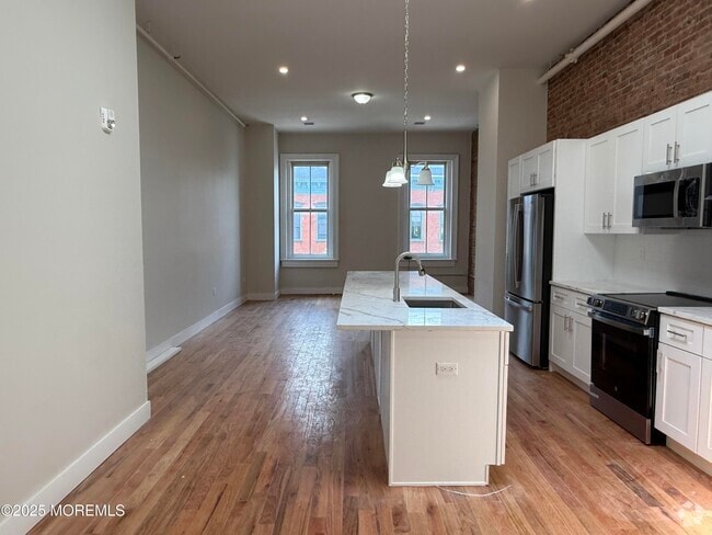 Building Photo - 7 Broad St Unit 3 Rental