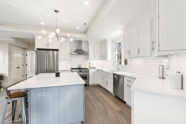 Photo - 180 Adams St