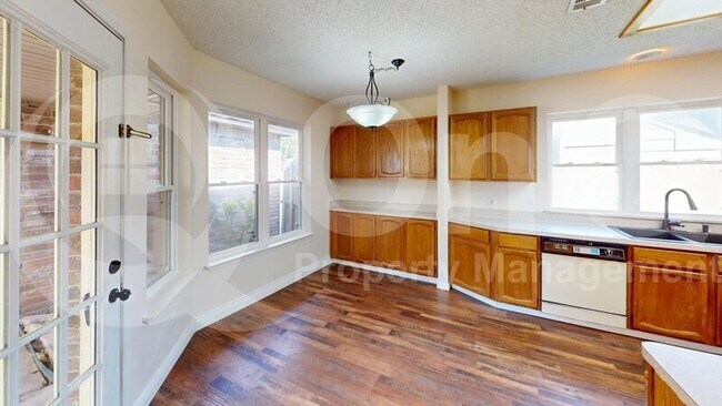 Photo - 1517 Yorkshire Dr