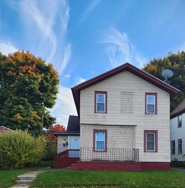 Photo - 73 Leo St Unit Upstairs
