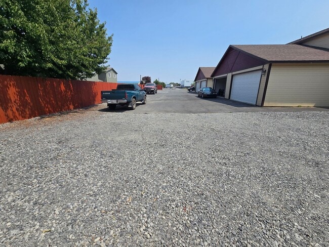 Photo - Beautiful Townhouse Available Now! Move In... Unit D