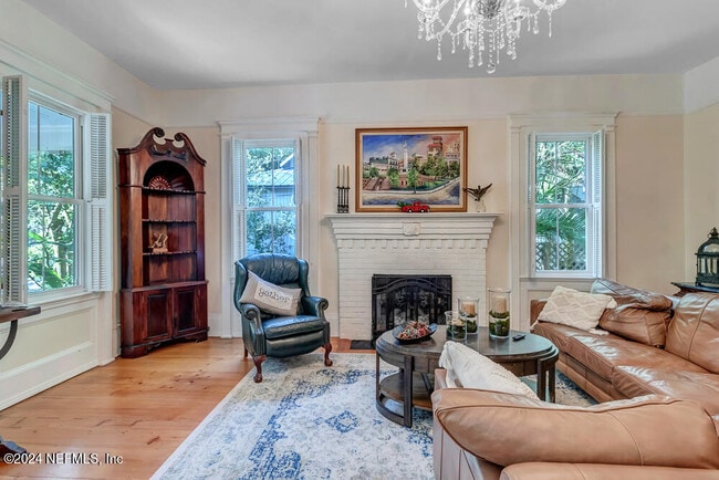 Photo - 68 Saragossa St