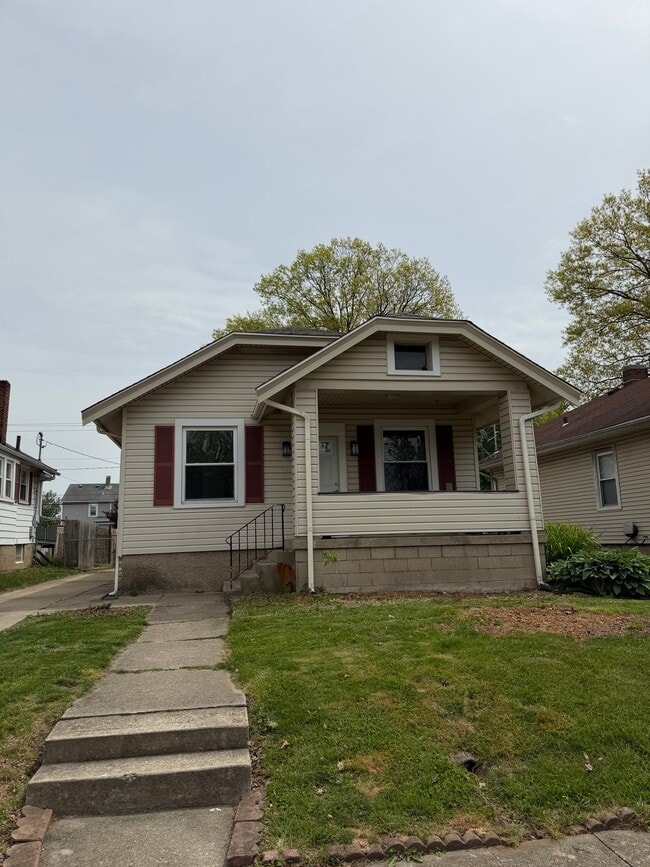 Building Photo - 614 N E St