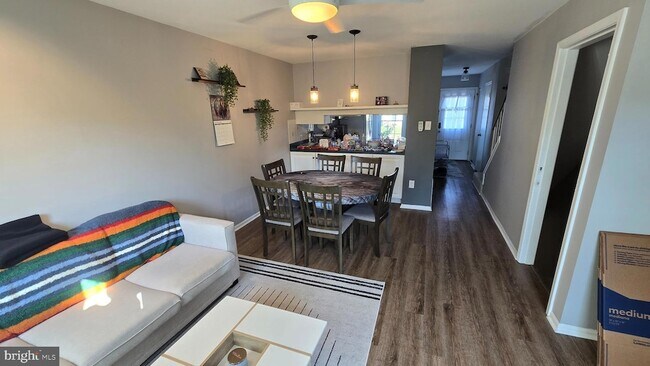 Photo - 6628 Ducketts Ln