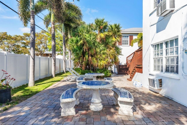 Photo - 224 Conniston Rd Unit 2