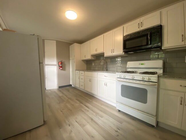 Photo - Remodeled one bedroom apartment Unidad 2