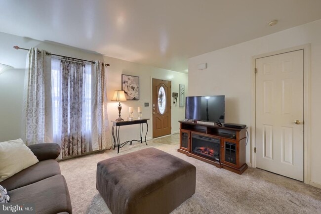 Photo - 6 Tiffany Ln