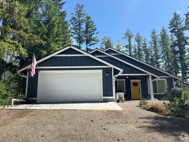 Building Photo - Welcome to Your Lakefront Retreat in Clear... Rental