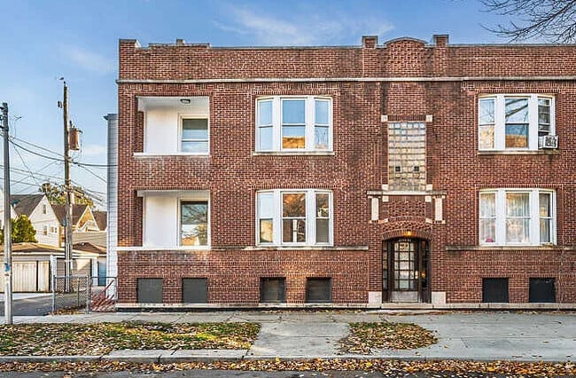 Building Photo - 3749 W School St Unit 2