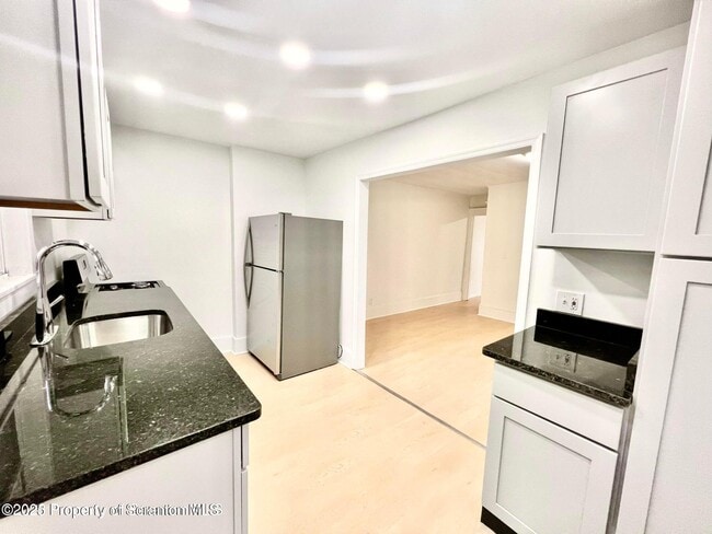 Building Photo - 1421 Olive St Rental