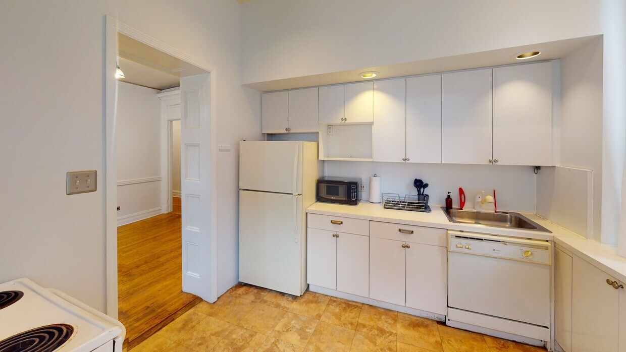 Photo - Private bedroom in 4 bed/1 bath Home