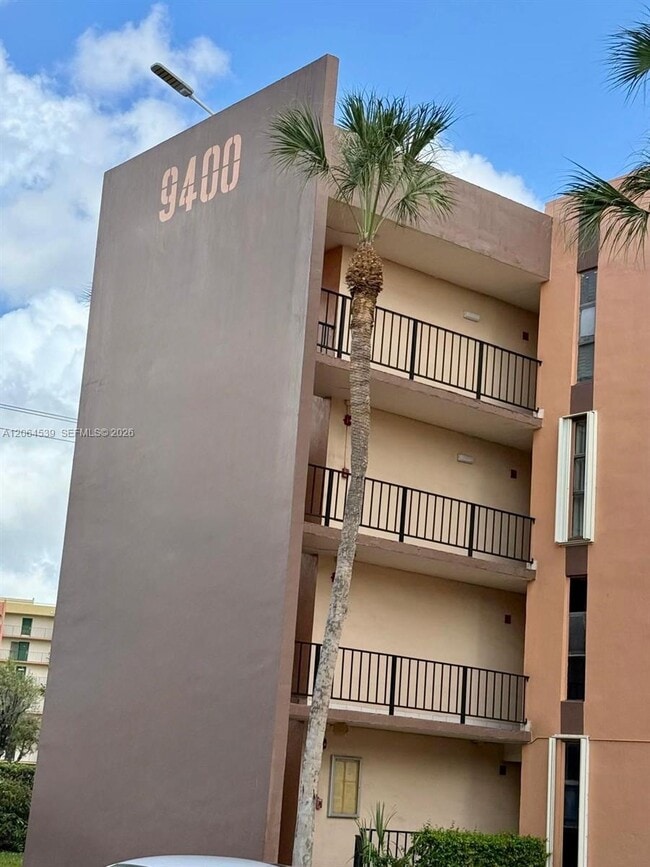 Building Photo - 9400 W Flagler St Unit 312