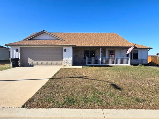 Fenced Home In Desirable Neighborhood - Fenced Home In Desirable Neighborhood