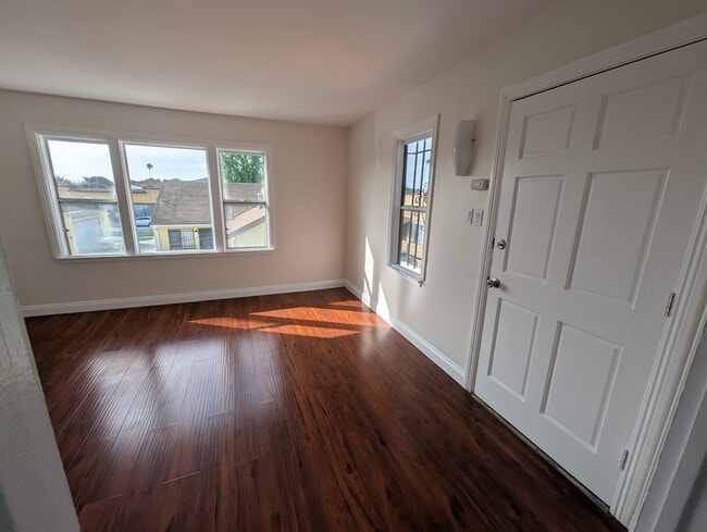 Photo - 1051 E Hyde Park Blvd Unit 1053