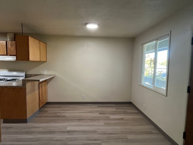 Photo - (PKW 8) Remodeled  2 Bedroom/1Bath Unit 08
