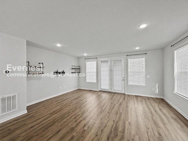 Photo - 1325 Claytor Ln