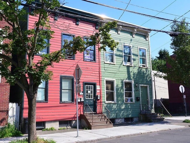 142 Lark St