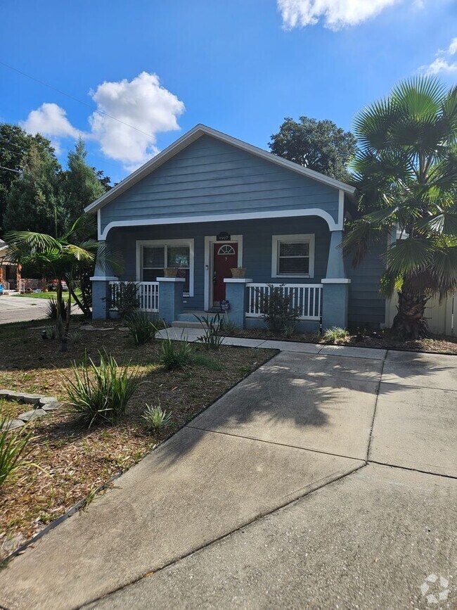 Building Photo - Charming Florida Home for Rent – Your Drea...