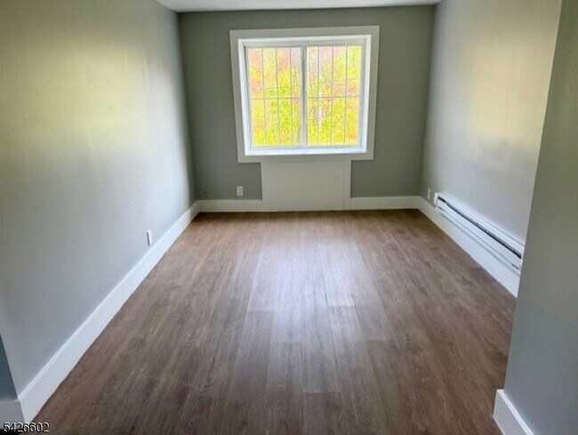 Photo - 10 Beech Spring Dr Unidad 7C