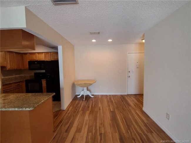 Building Photo - 950 S Kanner Hwy Unit D27