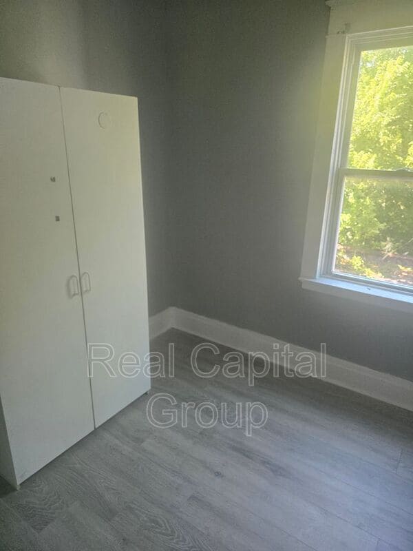 Photo - 854 Niagara St Unit Upper