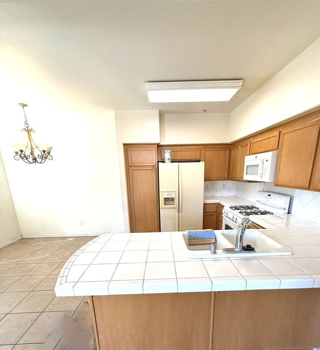 Photo - 3 Bedroom Condo in Sunrise Hills Unit 5K