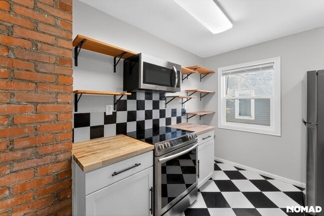 Photo - 137 W 18th St